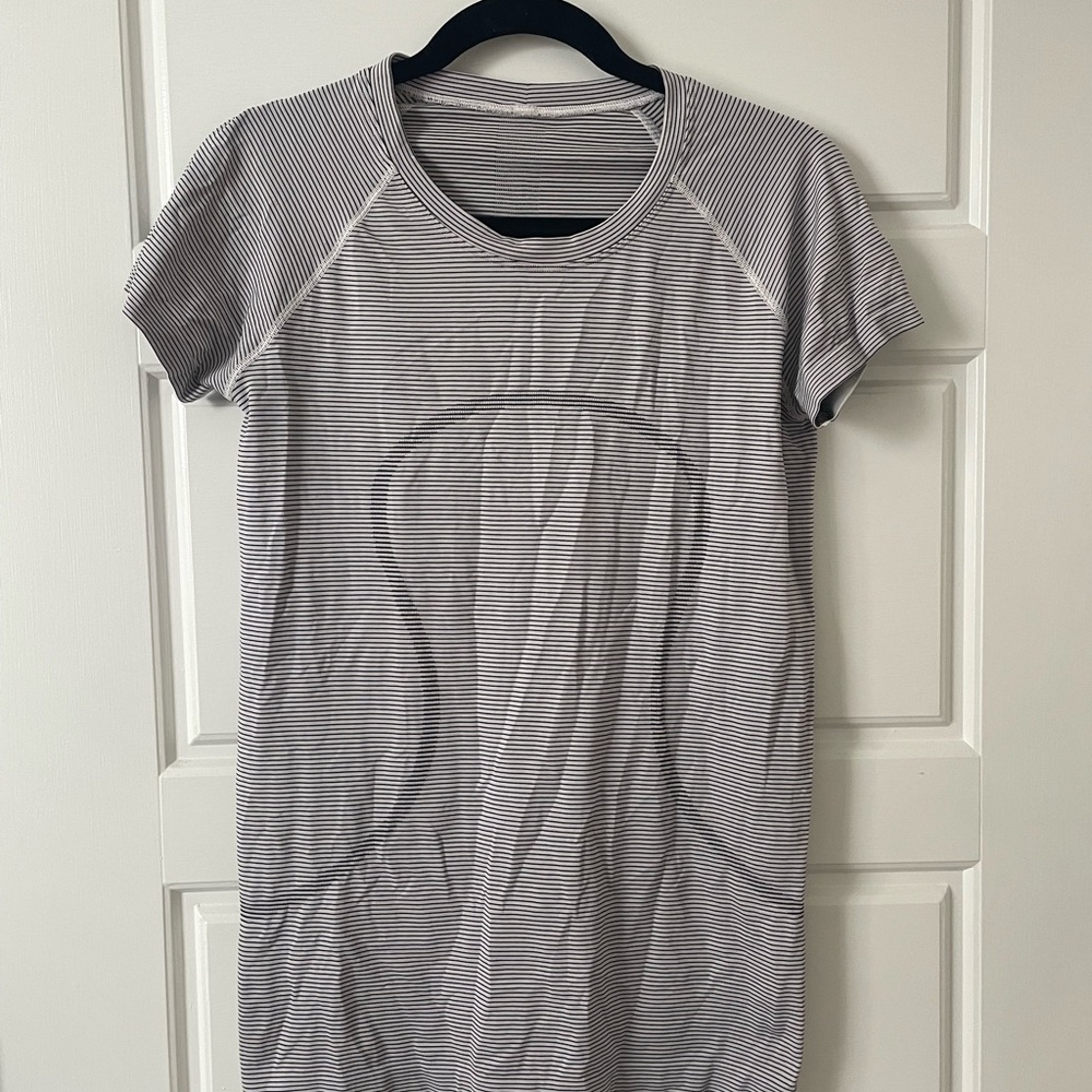 Lululemon Striped Swiftly Tech Short Sleeve- size 8